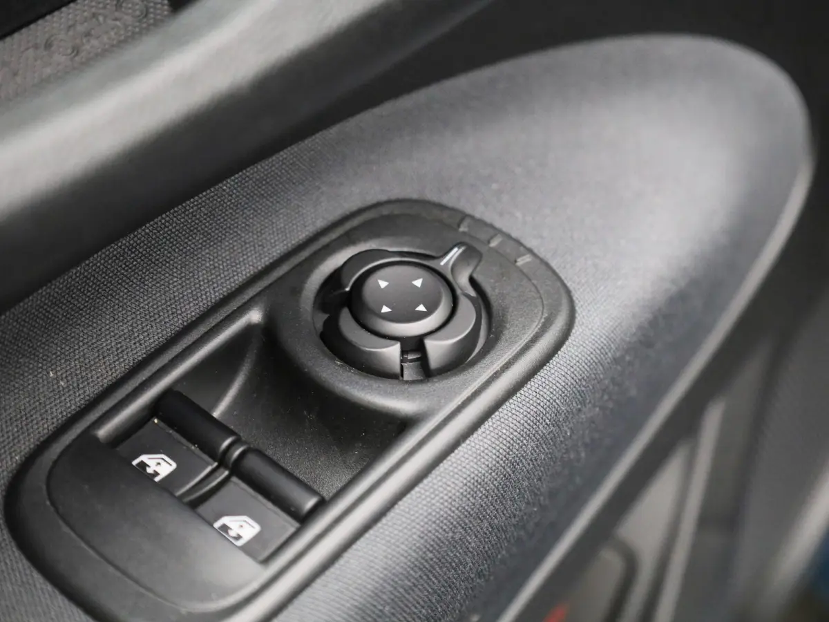 Icon 42 kWh Cabrio | LMV | cruise control | Camera | Navi | Bluetooth |