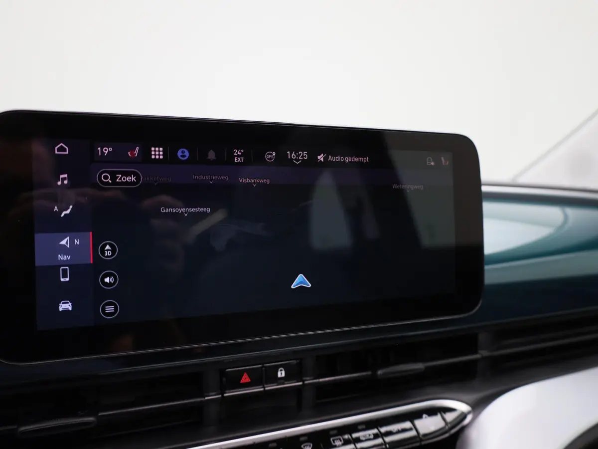 Icon 42 kWh Cabrio | LMV | cruise control | Camera | Navi | Bluetooth |