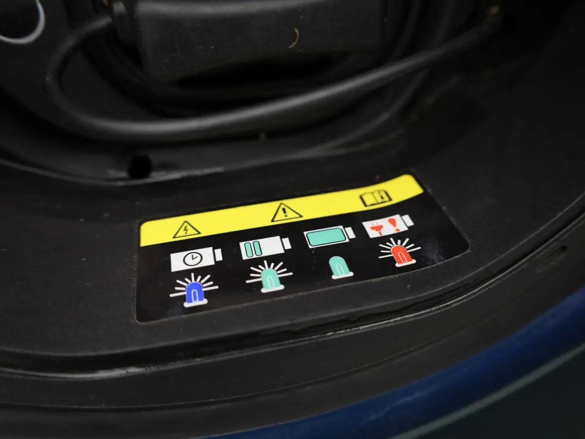 Icon 42 kWh Cabrio | LMV | cruise control | Camera | Navi | Bluetooth |