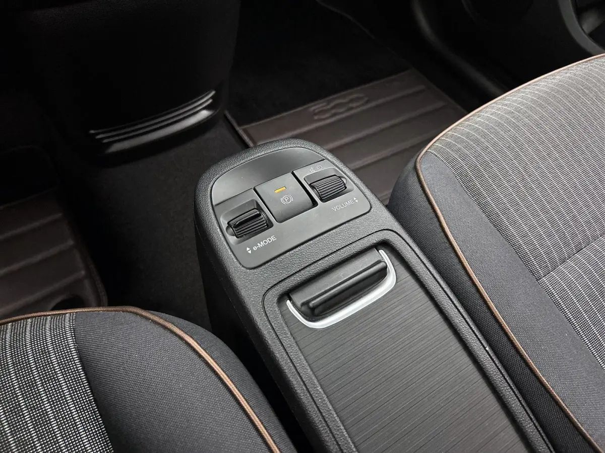 Icon 42 kWh | Climate | Cruise | Bluetooth | LMV | Keyless | Camera | Panodak | SOH 95%