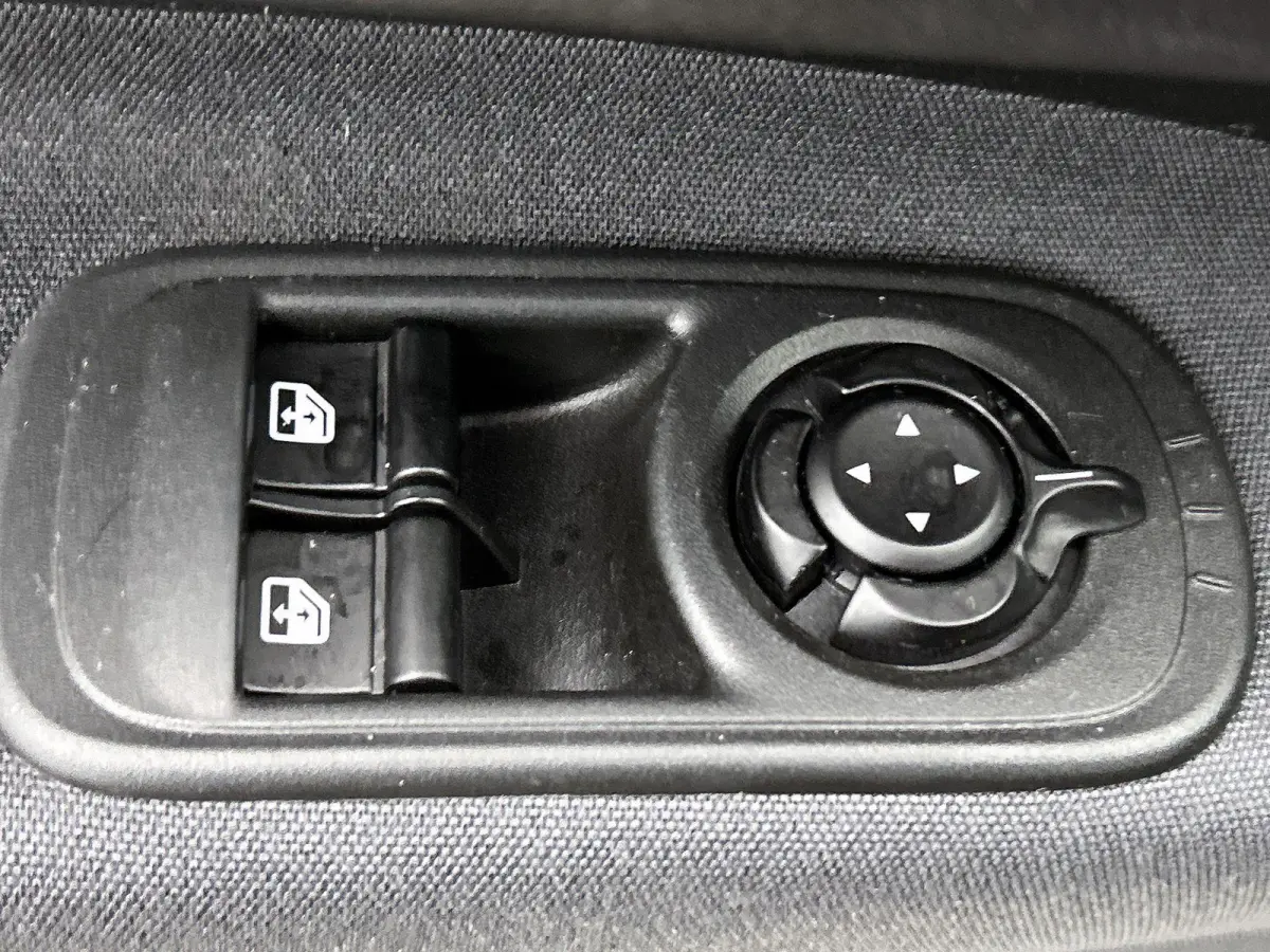 Icon 42 kWh | Climate | Cruise | Bluetooth | LMV | Keyless | Camera | Panodak | SOH 95%