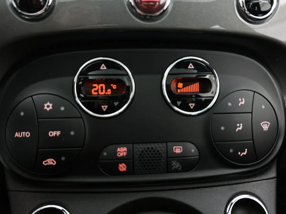 1.0 Hybrid Dolcevita | Airco | Cruise | DAB | LMV | PDC | Apple CarPlay/Android Auto