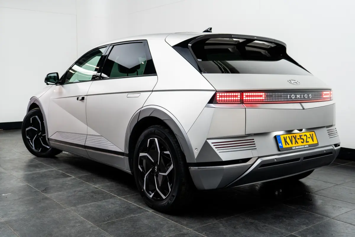 Lounge 77.4 kWh 1600kg Trekgewicht | Cruise control adaptief met Stop&Go en stuurhulp | Dodehoekdetectie met correctie | Elektrisch bedienbare achterklep