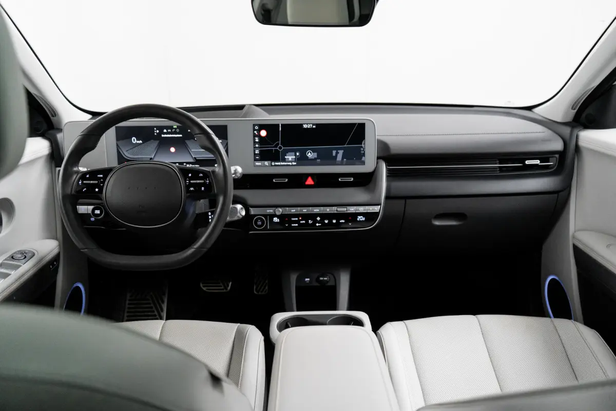 Lounge 77.4 kWh 100 SoH | 1600kg Trekgewicht | Cruise control adaptief met Stop&Go en stuurhulp | Dodehoekdetectie met correctie | Elektrisch bedienbare achterklep