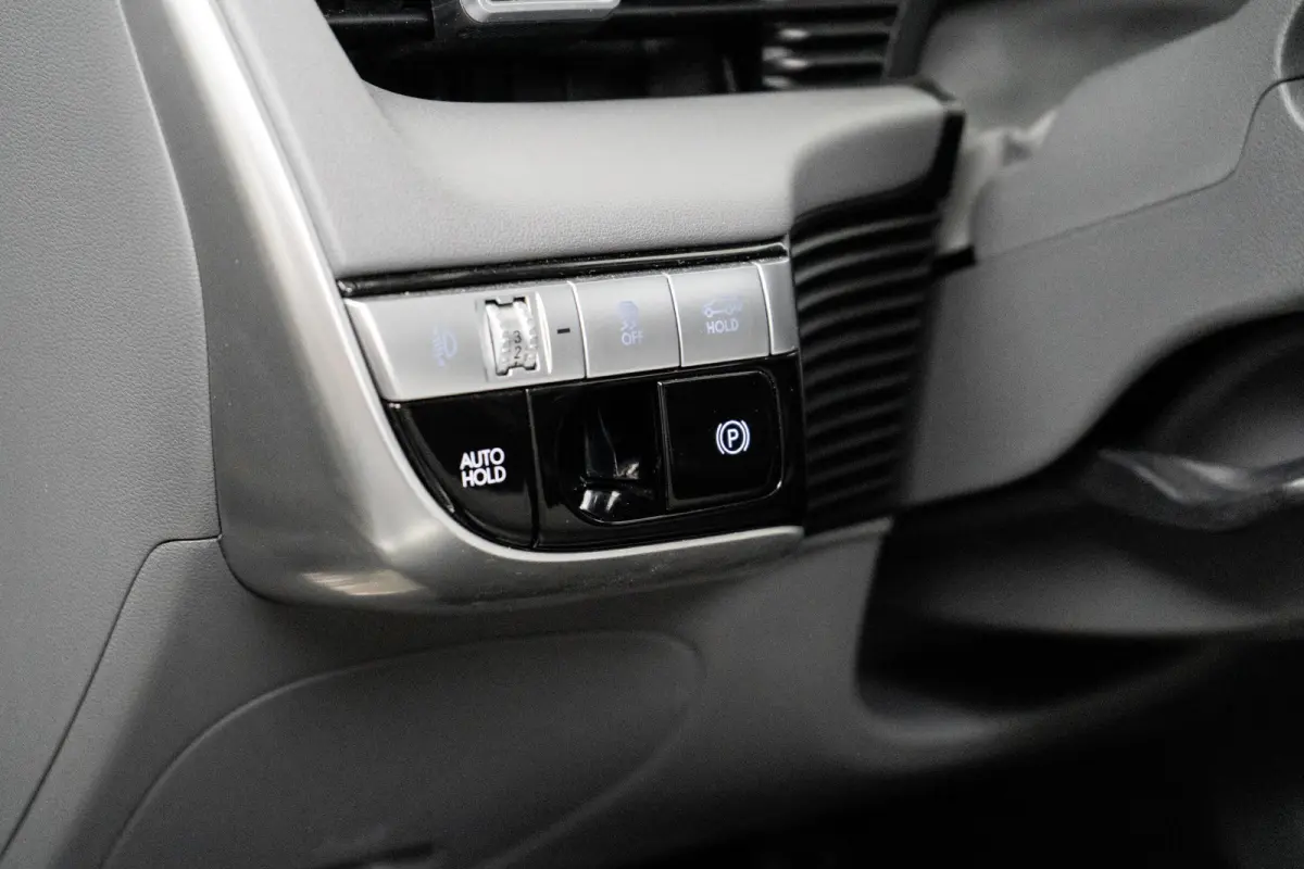 Lounge 77.4 kWh 100 SoH | 1600kg Trekgewicht | Cruise control adaptief met Stop&Go en stuurhulp | Dodehoekdetectie met correctie | Elektrisch bedienbare achterklep