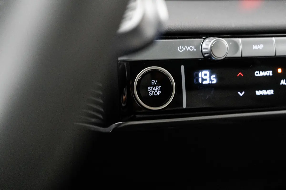 Lounge 77.4 kWh 100 SoH | 1600kg Trekgewicht | Cruise control adaptief met Stop&Go en stuurhulp | Dodehoekdetectie met correctie | Elektrisch bedienbare achterklep