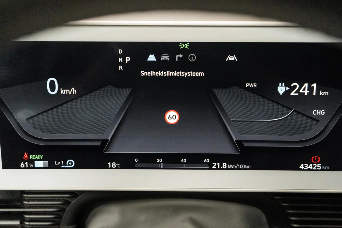 Lounge 77.4 kWh 100 SoH | 1600kg Trekgewicht | Cruise control adaptief met Stop&Go en stuurhulp | Dodehoekdetectie met correctie | Elektrisch bedienbare achterklep