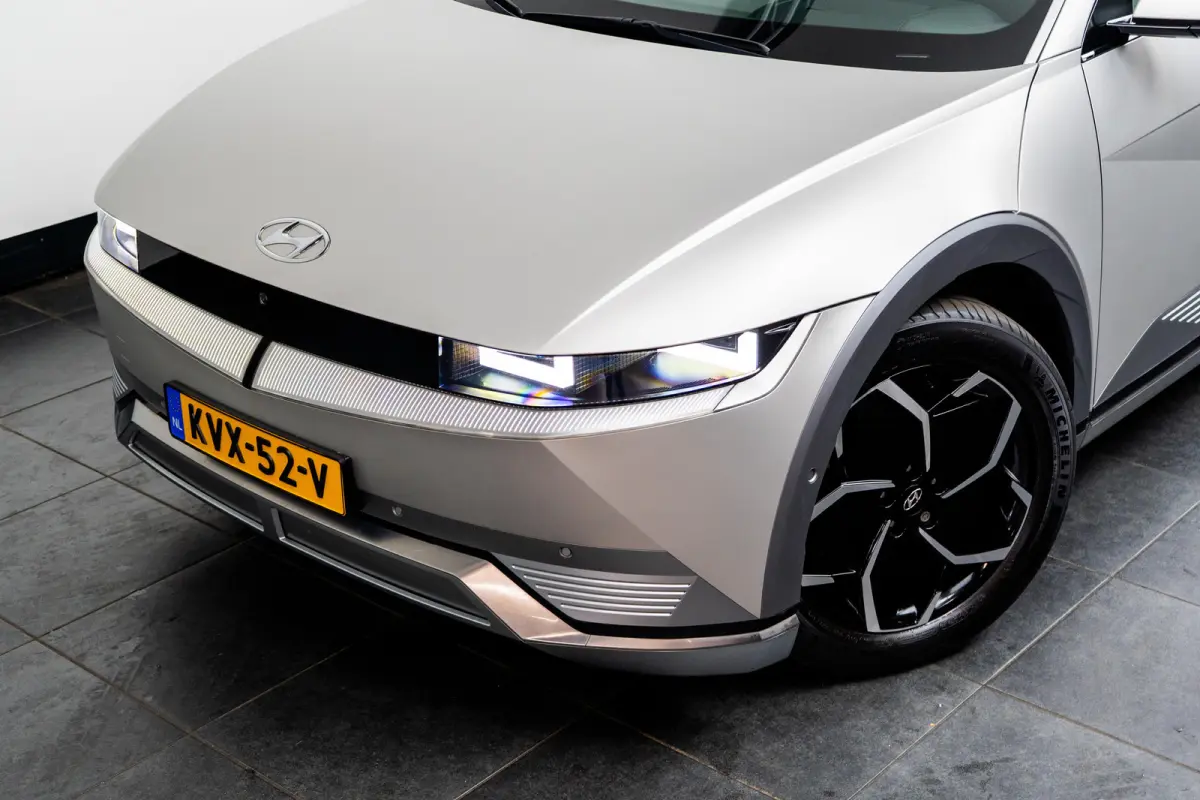 Lounge 77.4 kWh 100 SoH | 1600kg Trekgewicht | Cruise control adaptief met Stop&Go en stuurhulp | Dodehoekdetectie met correctie | Elektrisch bedienbare achterklep