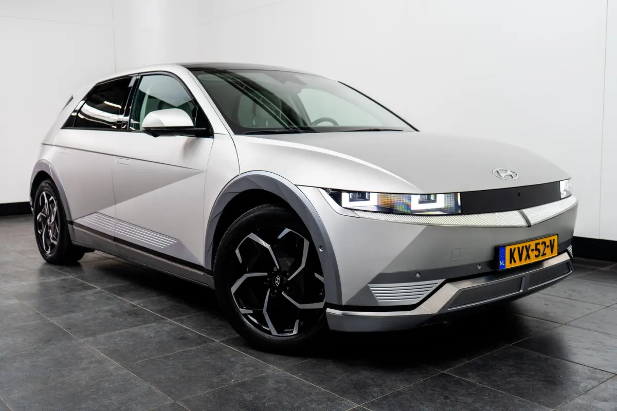 Lounge 77.4 kWh 1600kg Trekgewicht | Cruise control adaptief met Stop&Go en stuurhulp | Dodehoekdetectie met correctie | Elektrisch bedienbare achterklep
