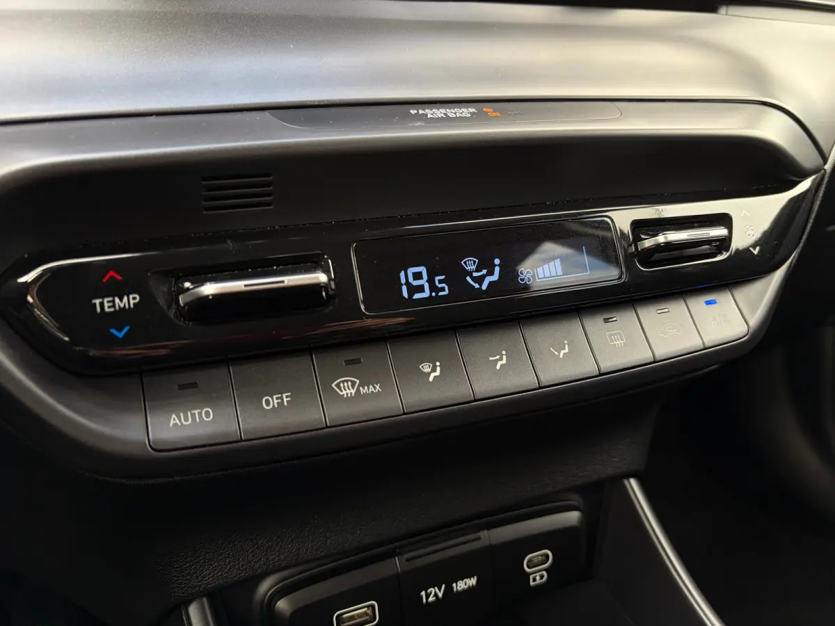1.0 T-GDI 100pk Premium | Carplay | Climate control | Cruise control | Stoel/stuurverwarming | Camera | Parkeersensoren | DAB | Premium Audio | Lichtmetalen velgen | Navigatie