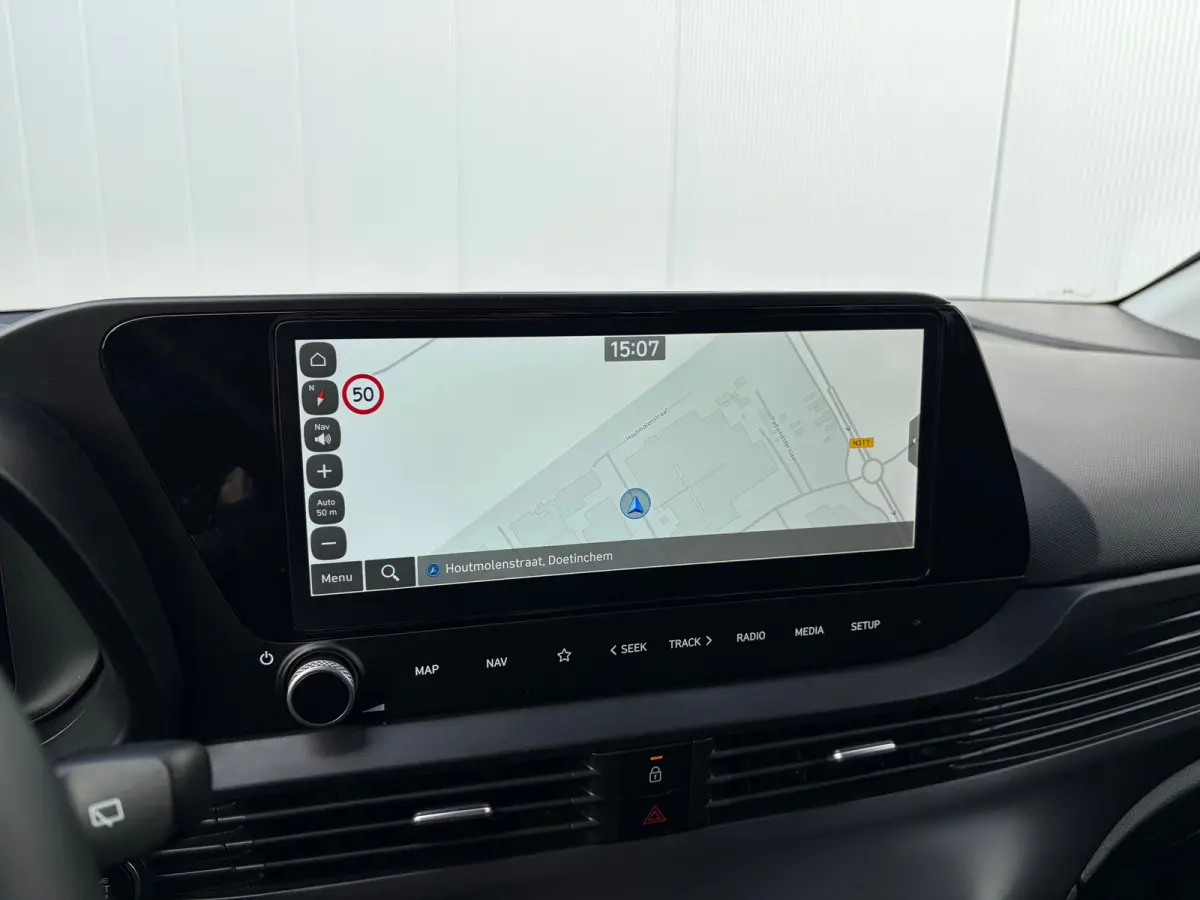 1.0 T-GDI 100pk Premium | Carplay | Climate control | Cruise control | Stoel/stuurverwarming | Camera | Parkeersensoren | DAB | Premium Audio | Lichtmetalen velgen | Navigatie