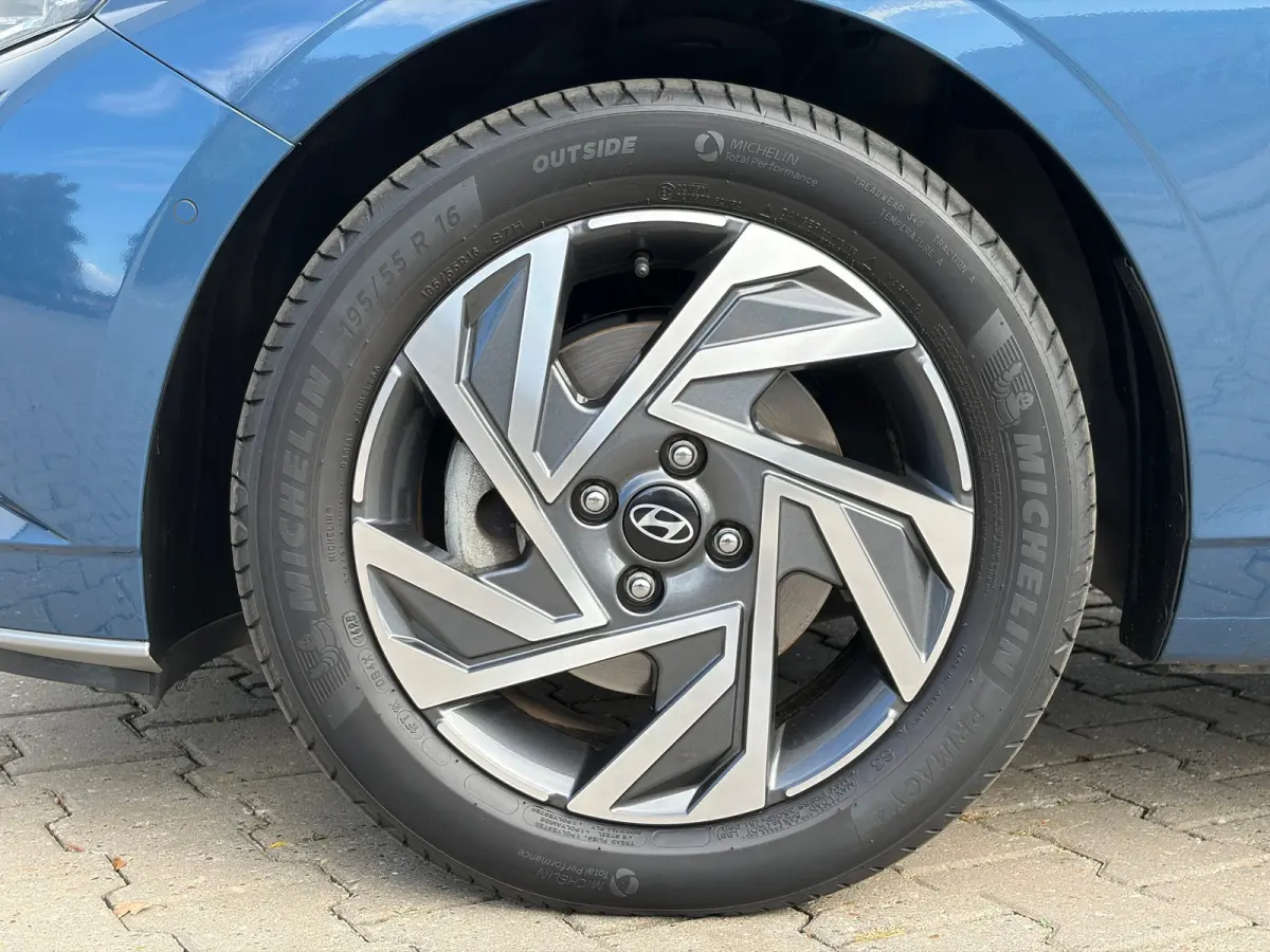 1.0 T-GDI 100pk Premium | Carplay | Climate control | Cruise control | Stoel/stuurverwarming | Camera | Parkeersensoren | DAB | Premium Audio | Lichtmetalen velgen | Navigatie