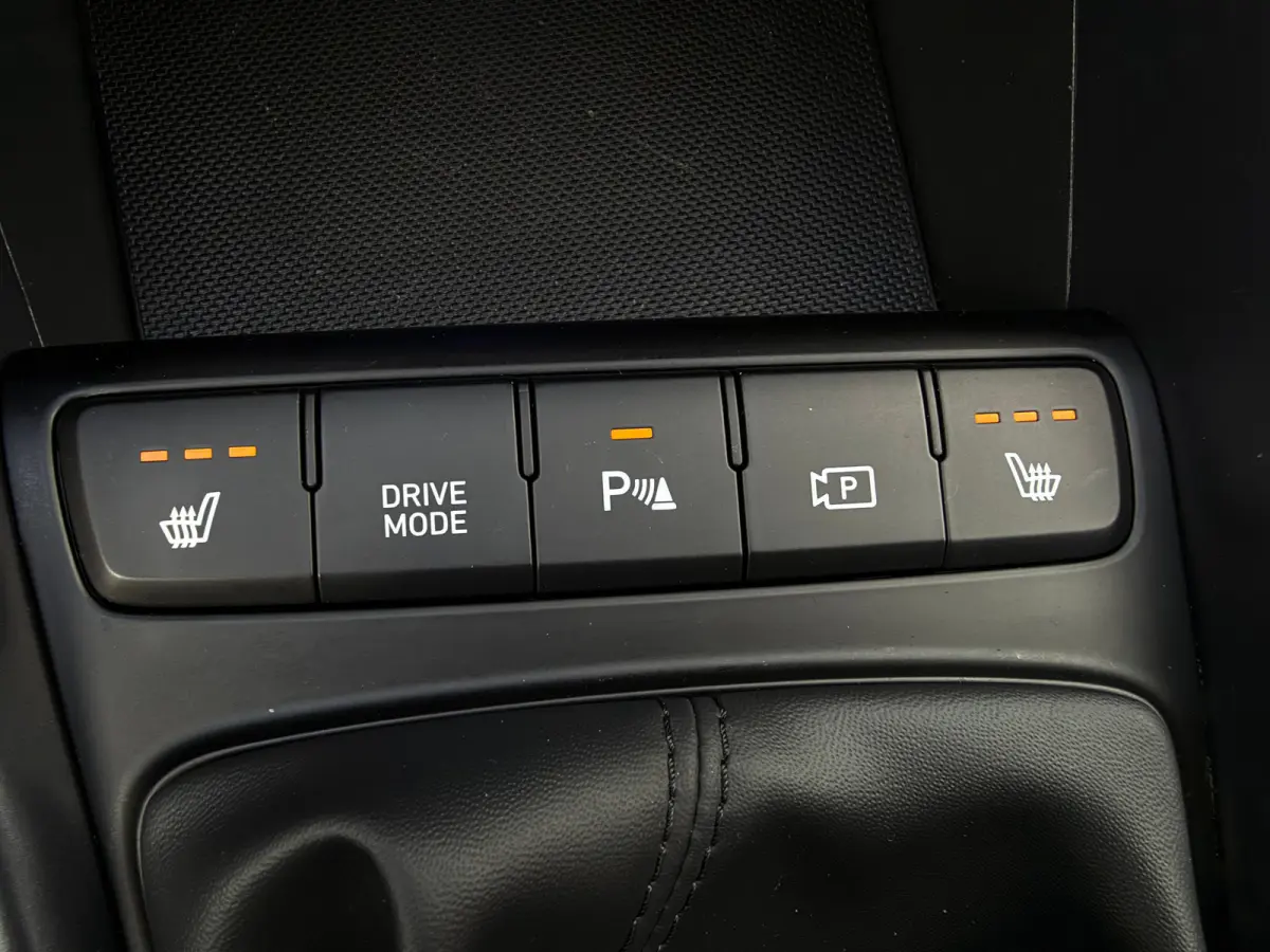 1.0 T-GDI 100pk Premium | Carplay | Climate control | Cruise control | Stoel/stuurverwarming | Camera | Parkeersensoren | DAB | Premium Audio | Lichtmetalen velgen | Navigatie