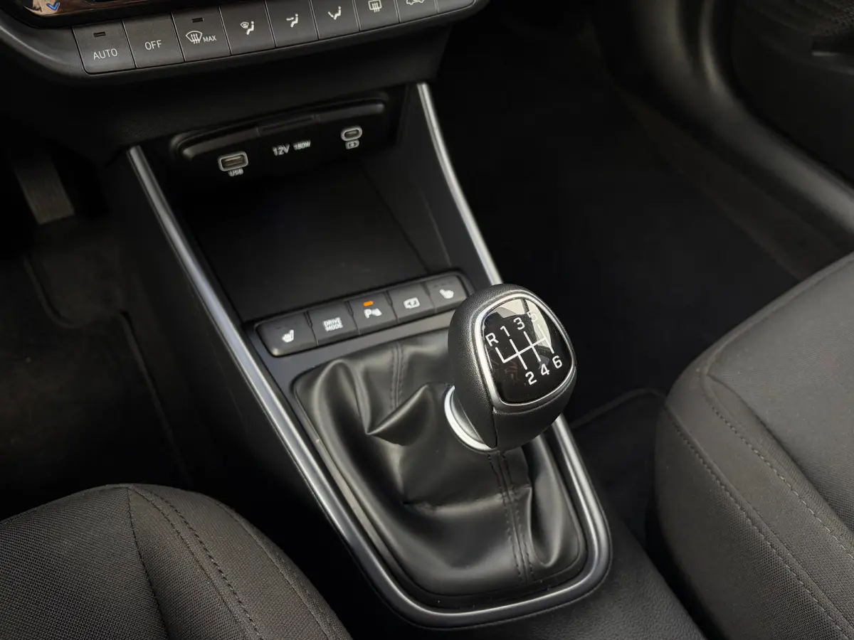 1.0 T-GDI 100pk Premium | Carplay | Climate control | Cruise control | Stoel/stuurverwarming | Camera | Parkeersensoren | DAB | Premium Audio | Lichtmetalen velgen | Navigatie