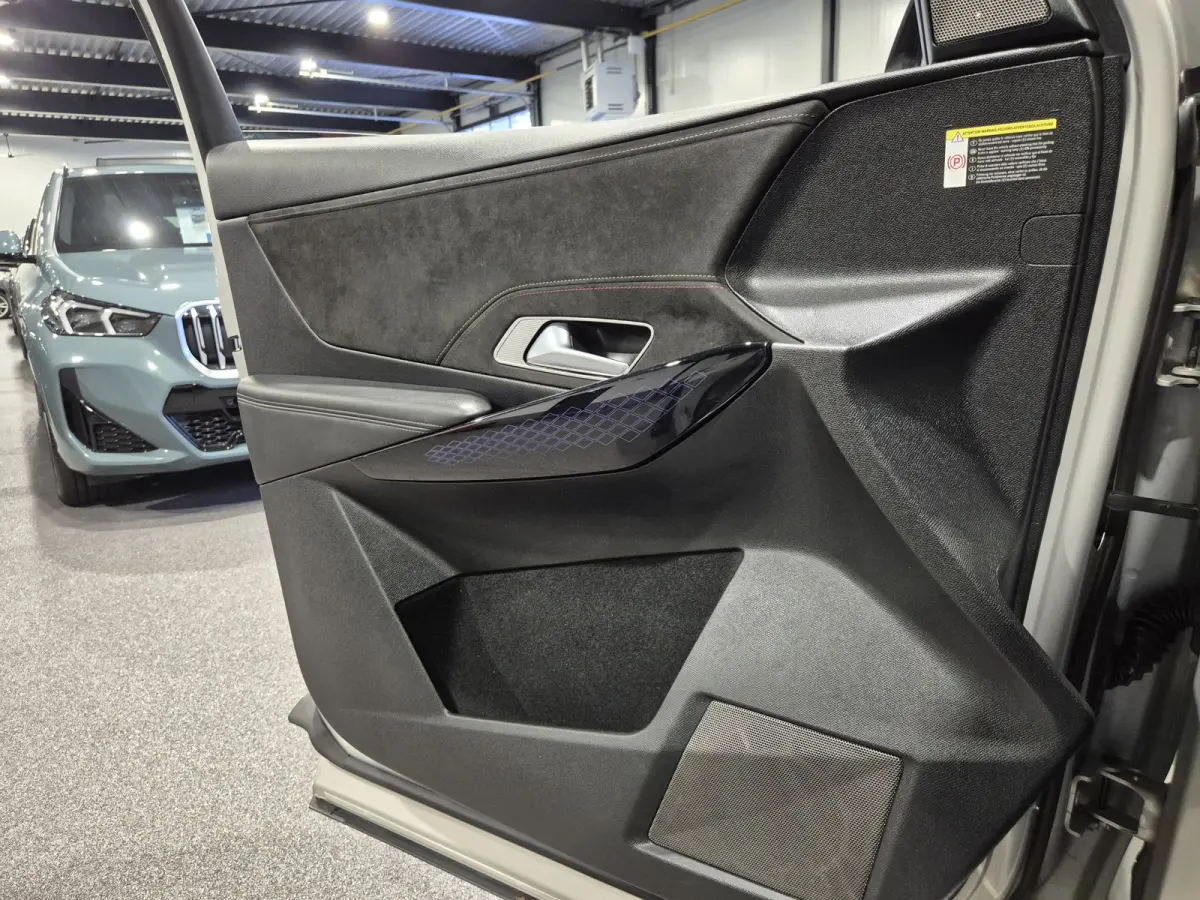 E-Tense Performance Line+ Panorama | Deep Black Alcantara | 360 Camera | Nightvision | Stoelverwarming