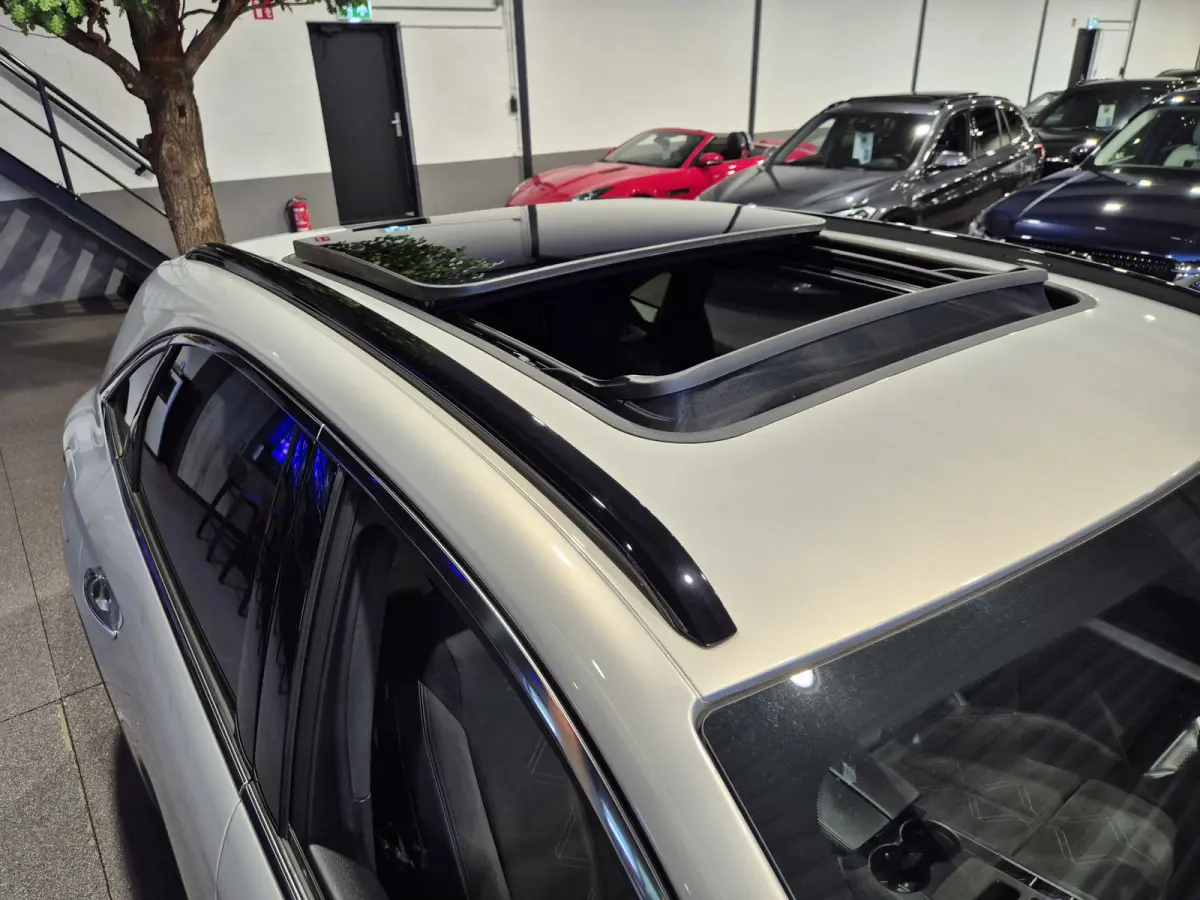 E-Tense Performance Line+ Panorama | Deep Black Alcantara | 360 Camera | Nightvision | Stoelverwarming