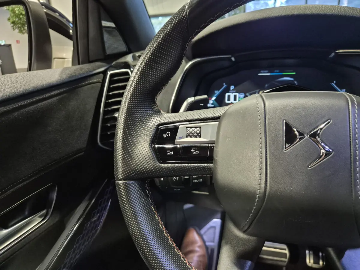 E-Tense Performance Line+ Panorama | Deep Black Alcantara | 360 Camera | Nightvision | Stoelverwarming
