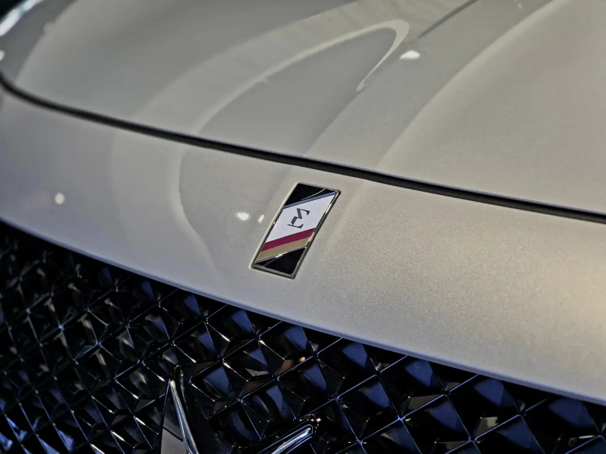 E-Tense Performance Line+ Panorama | Deep Black Alcantara | 360 Camera | Nightvision | Stoelverwarming