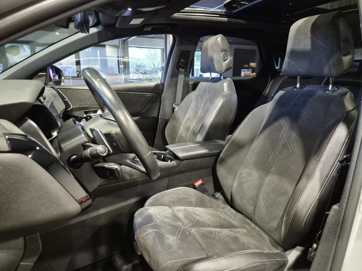 E-Tense Performance Line+ Panorama | Deep Black Alcantara | 360 Camera | Nightvision | Stoelverwarming