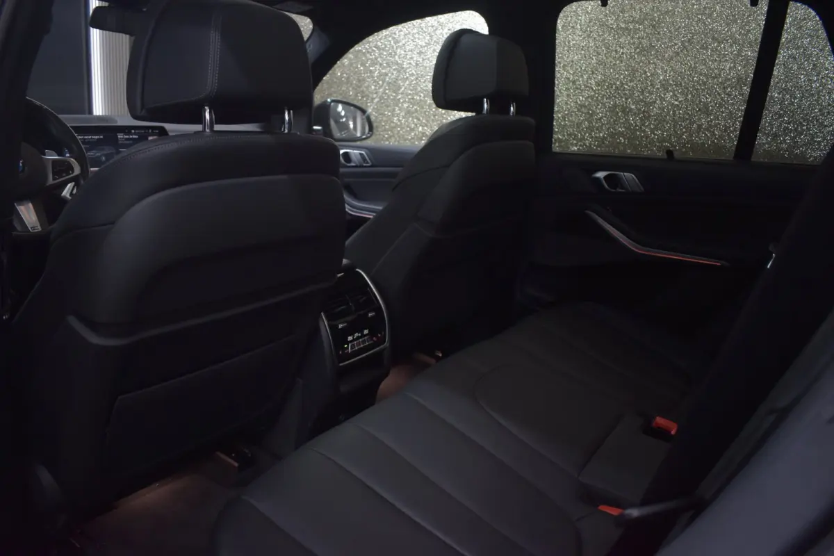 45e M-Sport xDrive 394pk | AKRAPOVIC | MASSAGE | ACHTERASBESTURING | CARBON