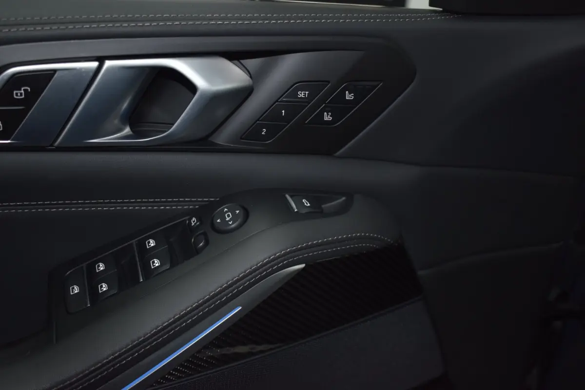45e M-Sport xDrive 394pk | AKRAPOVIC | MASSAGE | ACHTERASBESTURING | CARBON