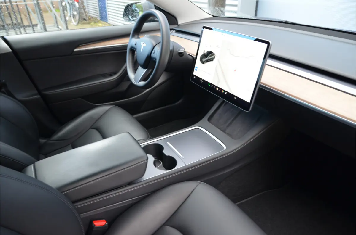 Standard RWD Plus 60 kWh AutoPilot, 18" winterbanden, LFP accu
