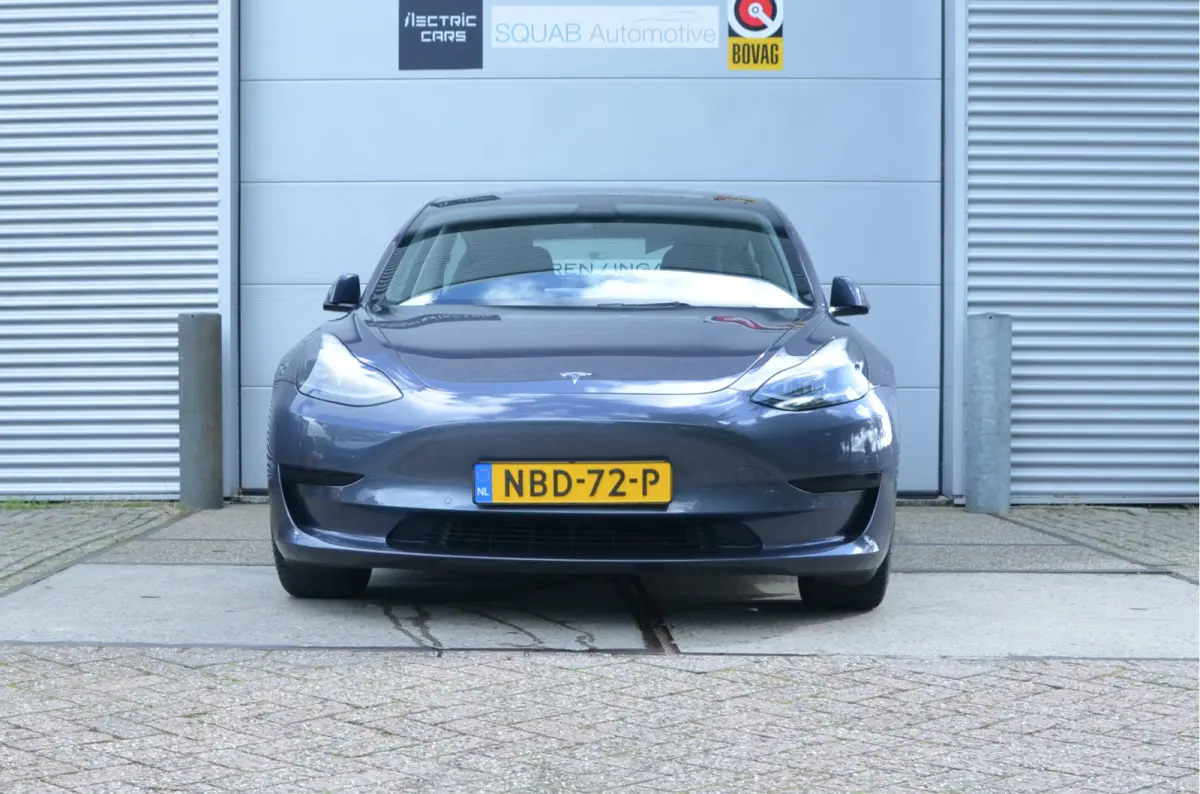 Standard RWD Plus 60 kWh AutoPilot, 18" winterbanden, LFP accu
