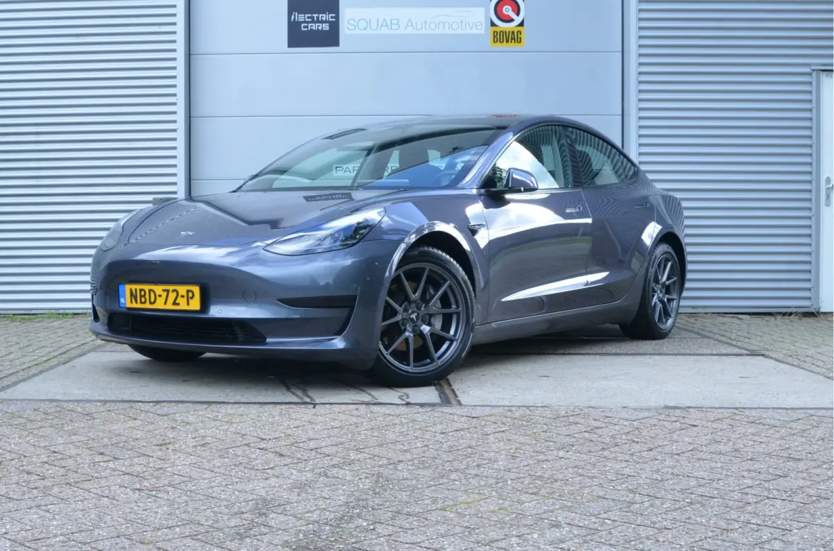 Standard RWD Plus 60 kWh AutoPilot, 18" winterbanden, LFP accu
