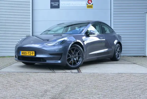 Standard RWD Plus 60 kWh AutoPilot, 18" winterbanden, LFP accu