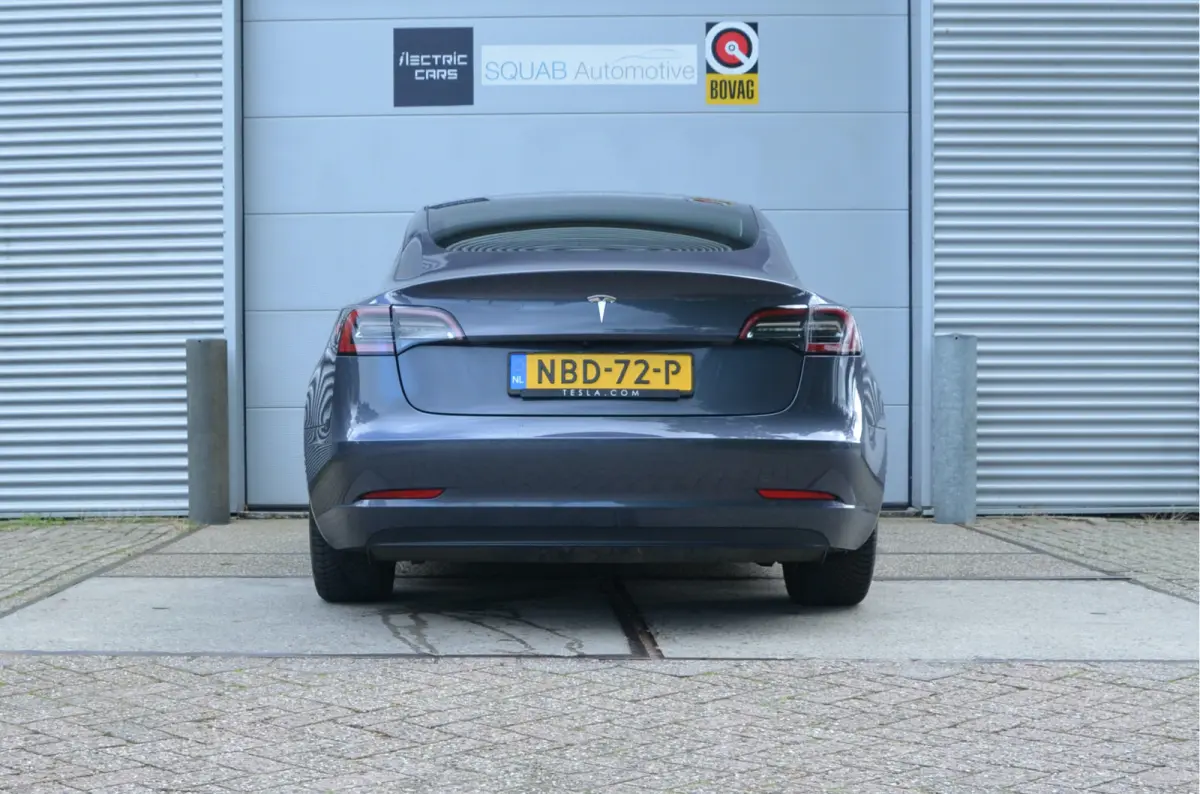 Standard RWD Plus 60 kWh AutoPilot, 18" winterbanden, LFP accu