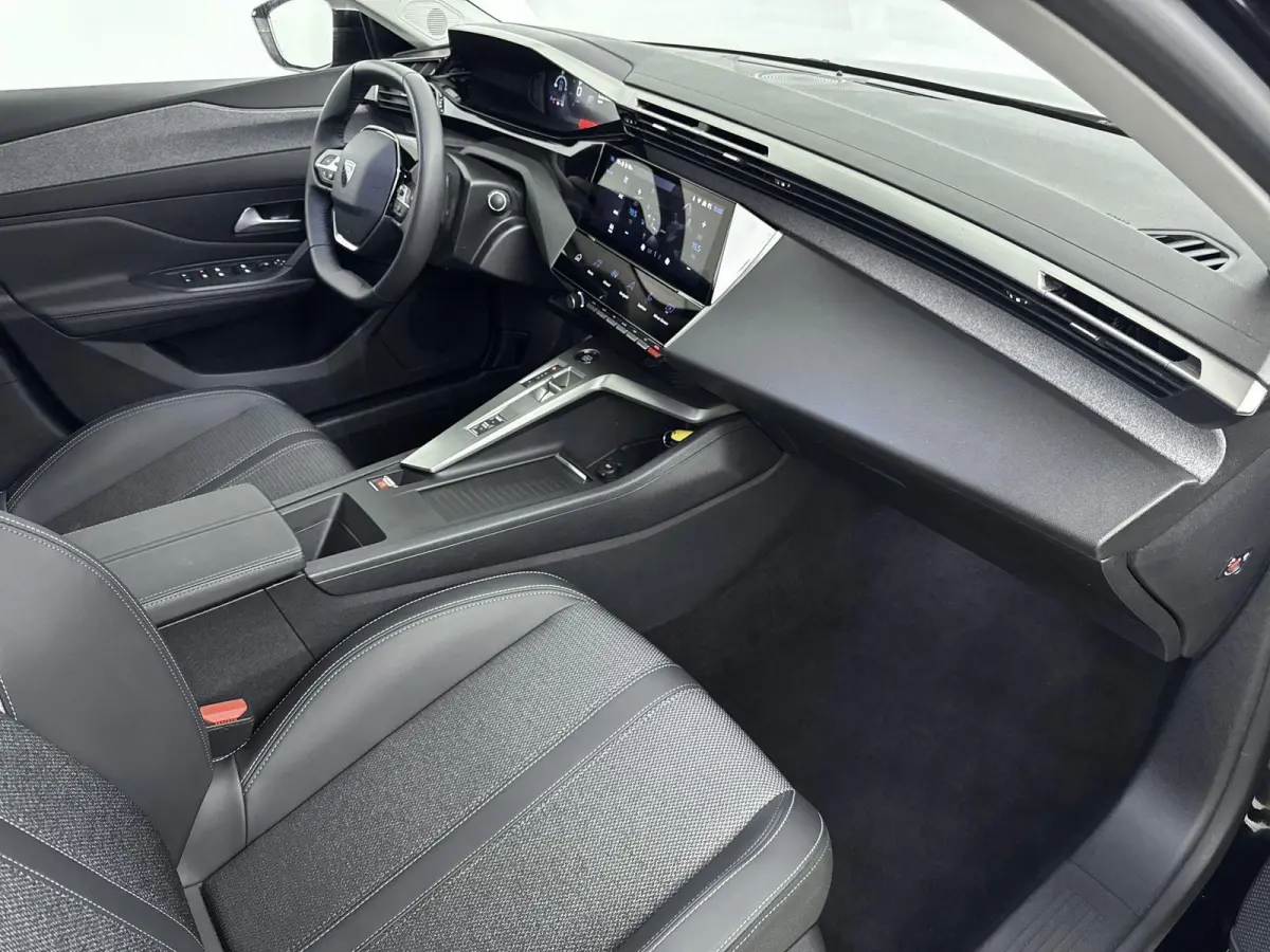 Hybrid 136pk Allure | 360 Camera | Adaptieve Cruise Control | CarPlay | LED Koplampen