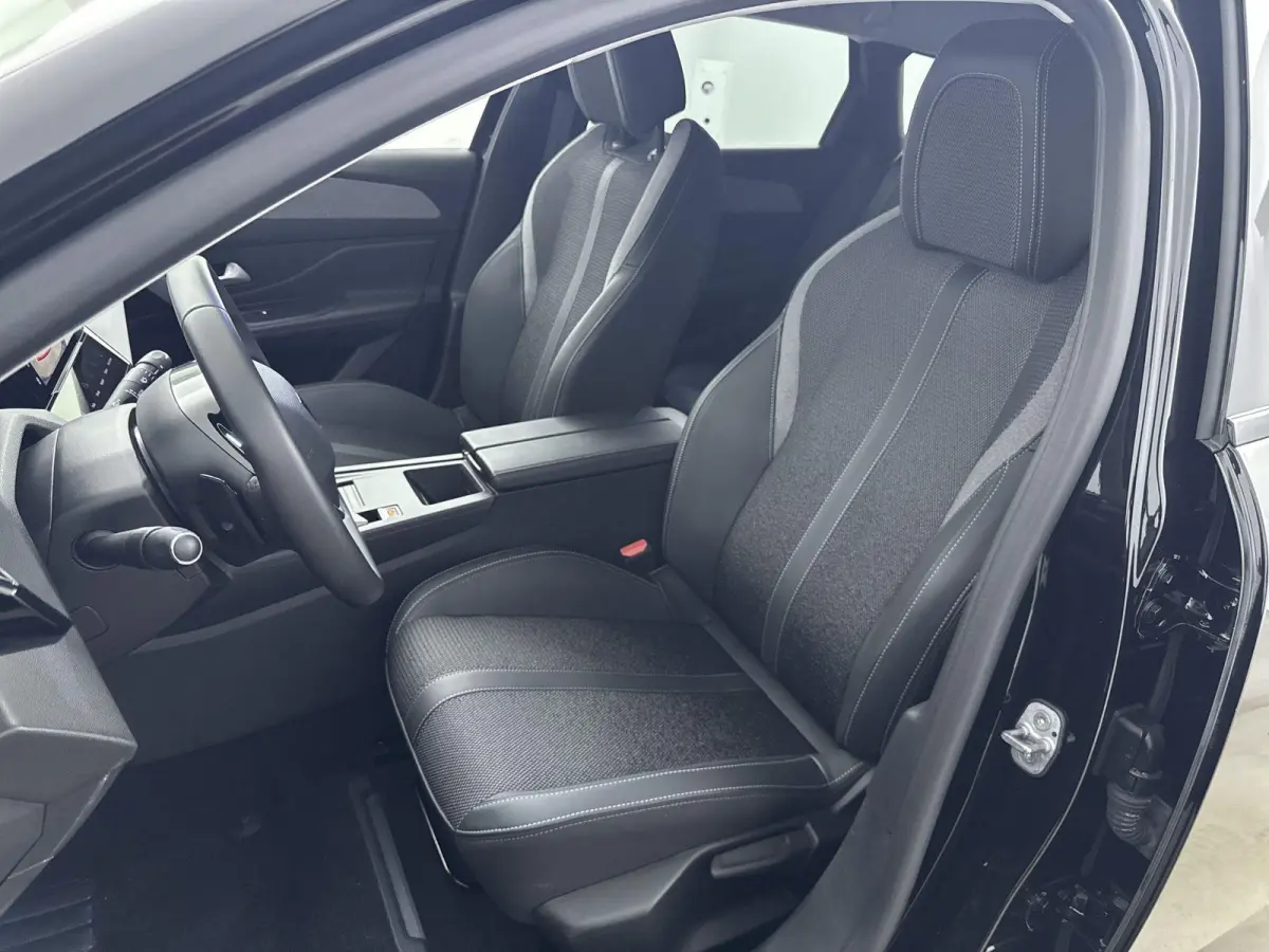 Hybrid 136pk Allure | 360 Camera | Adaptieve Cruise Control | CarPlay | LED Koplampen