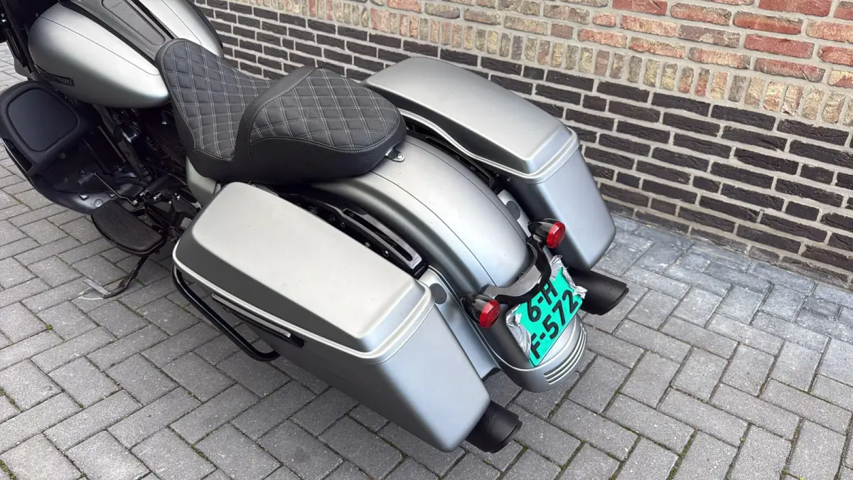 Streetglide 21'' Street Glide  Vance & Hines mat grijs blackout FLHTK