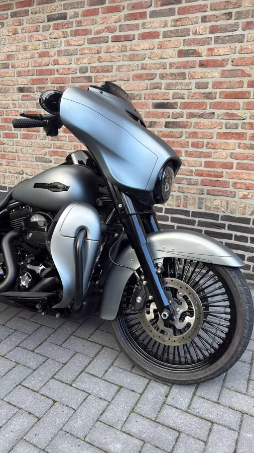Streetglide 21'' Street Glide  Vance & Hines mat grijs blackout FLHTK