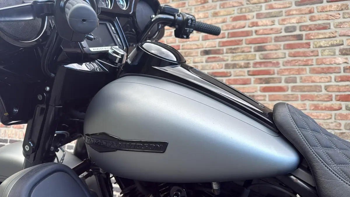Streetglide 21'' Street Glide  Vance & Hines mat grijs blackout FLHTK