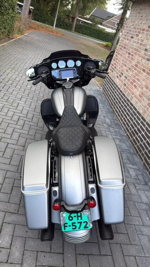 Streetglide 21'' Street Glide  Vance & Hines mat grijs blackout FLHTK