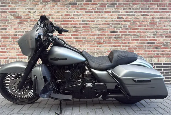 Streetglide 21'' Street Glide  Vance & Hines mat grijs blackout FLHTK