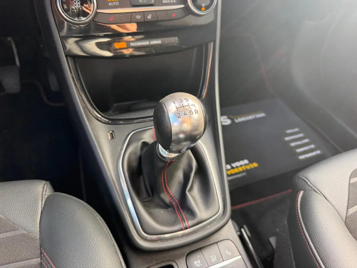 1.0 EcoBoost ST-Line X - Agate Black - Panorama/Virtual/Winterpakket