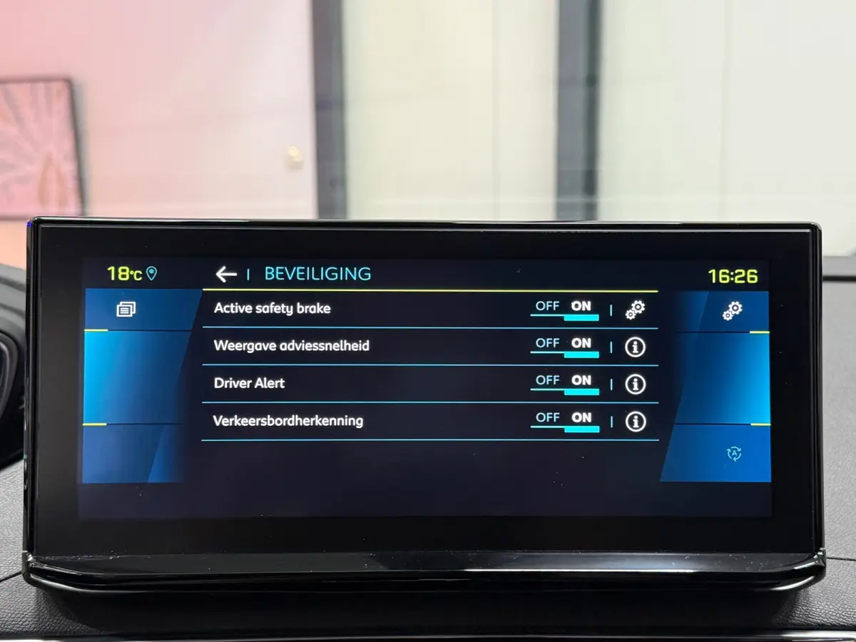 HYBRID 225 PK GT Pack EAT8 | i-Cockpit | Navi | Apple CarPlay | 360° Camera | ACC | Leder/Alcantara