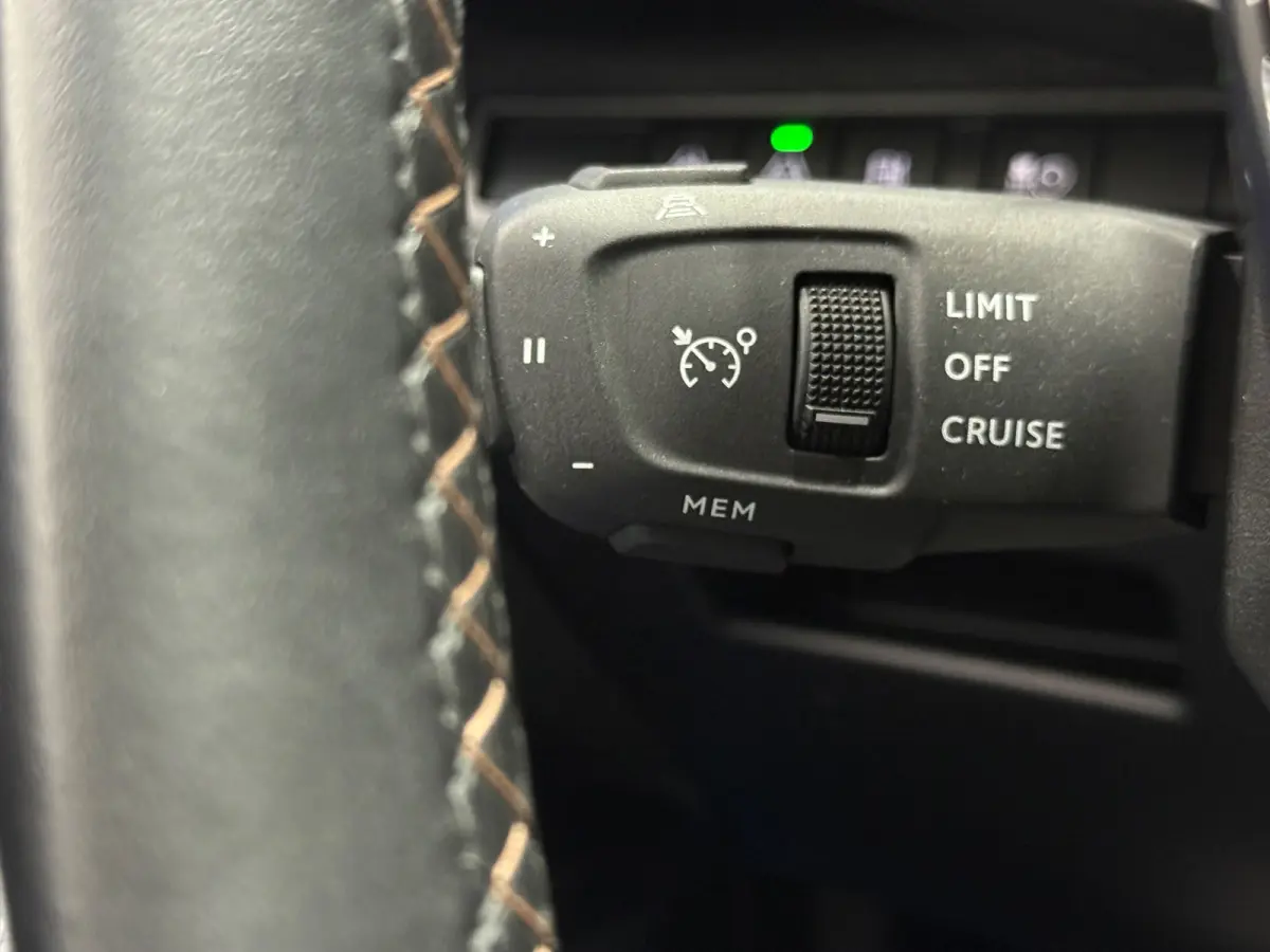 HYBRID 225 PK GT Pack EAT8 | i-Cockpit | Navi | Apple CarPlay | 360° Camera | ACC | Leder/Alcantara