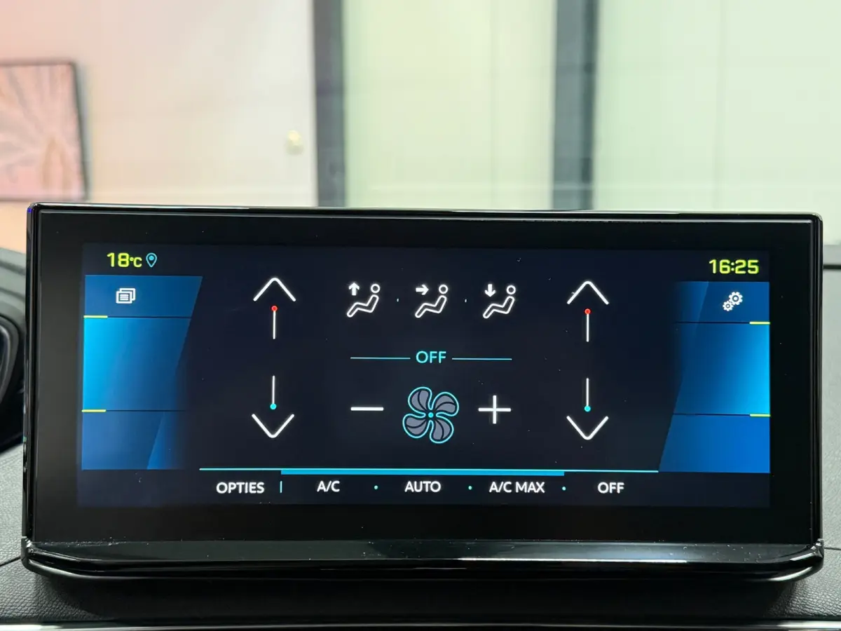 HYBRID 225 PK GT Pack EAT8 | i-Cockpit | Navi | Apple CarPlay | 360° Camera | ACC | Leder/Alcantara