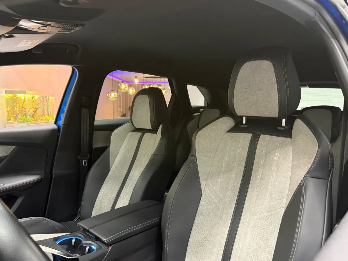 HYBRID 225 PK GT Pack EAT8 | i-Cockpit | Navi | Apple CarPlay | 360° Camera | ACC | Leder/Alcantara
