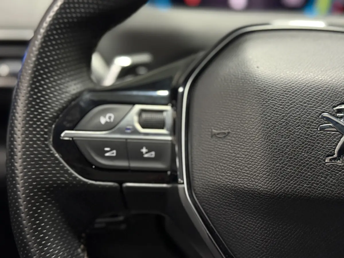 HYBRID 225 PK GT Pack EAT8 | i-Cockpit | Navi | Apple CarPlay | 360° Camera | ACC | Leder/Alcantara