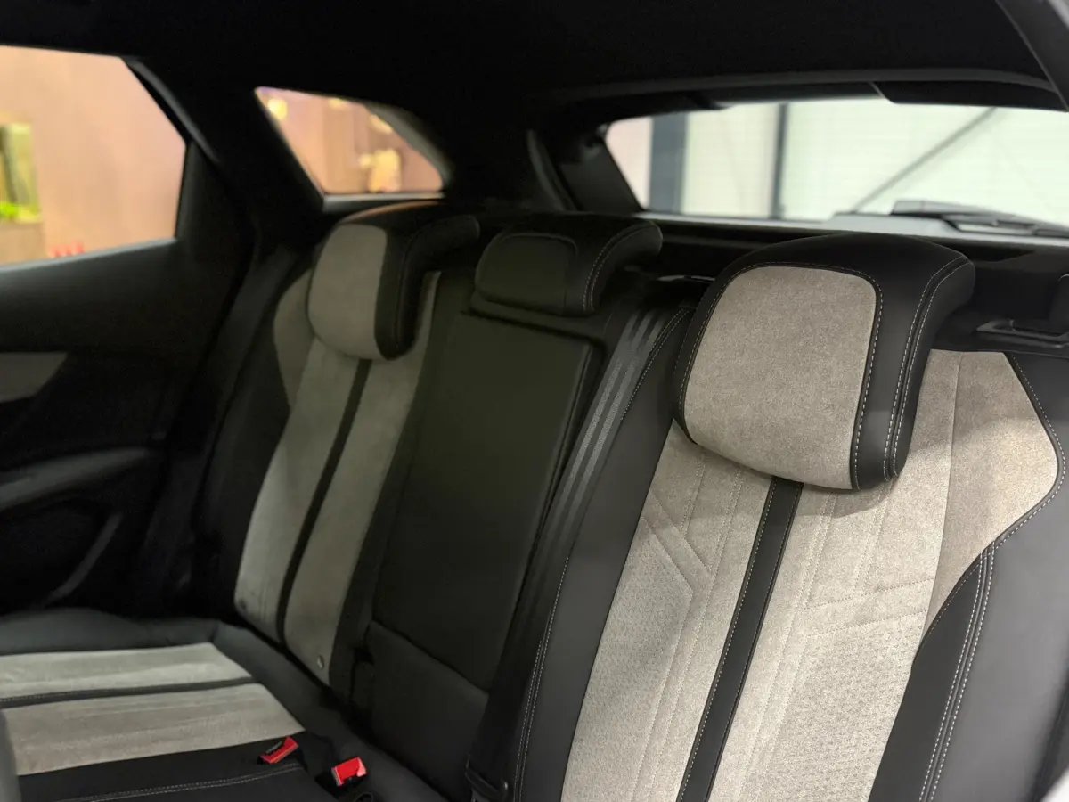HYBRID 225 PK GT Pack EAT8 | i-Cockpit | Navi | Apple CarPlay | 360° Camera | ACC | Leder/Alcantara