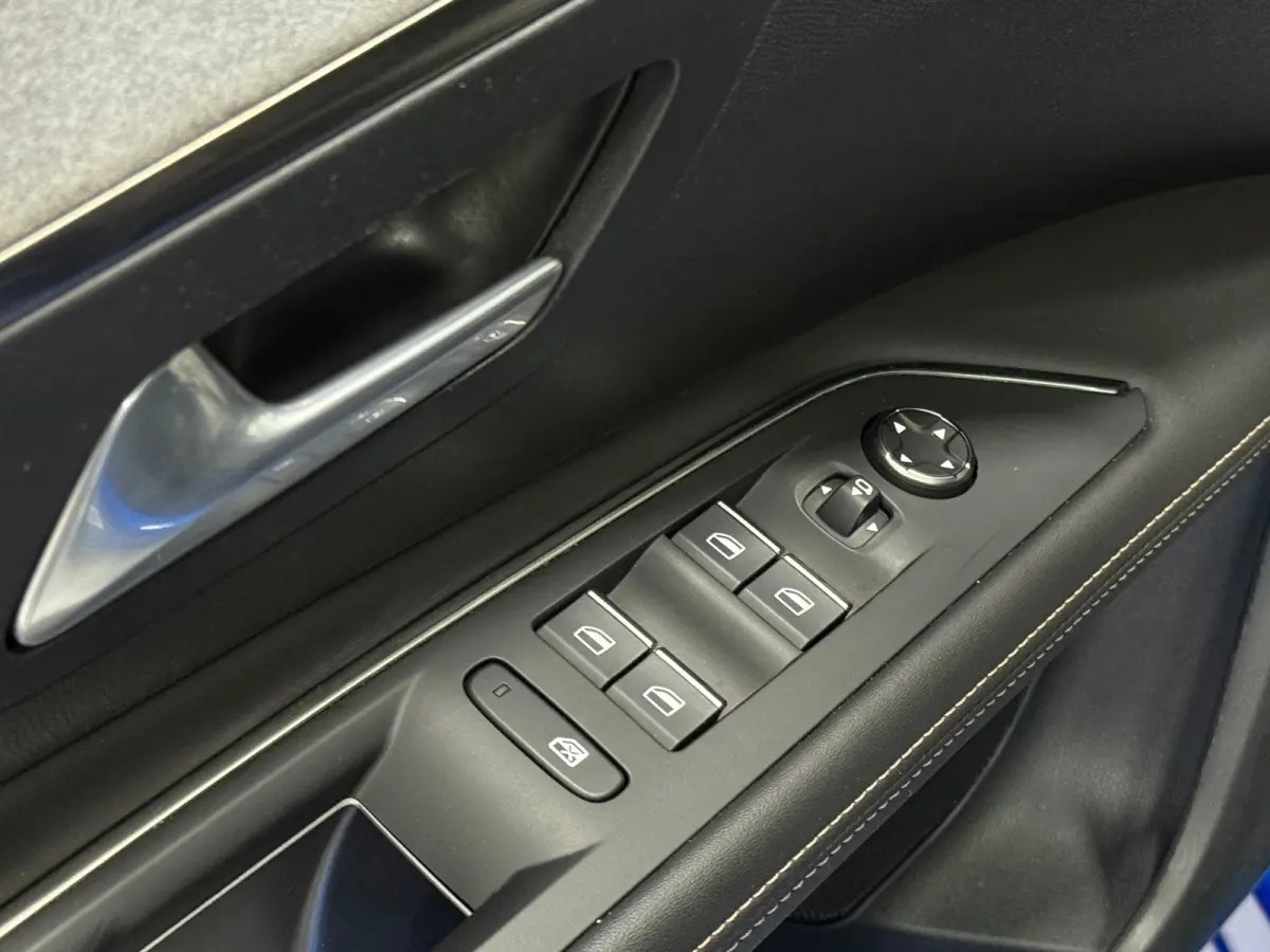 HYBRID 225 PK GT Pack EAT8 | i-Cockpit | Navi | Apple CarPlay | 360° Camera | ACC | Leder/Alcantara