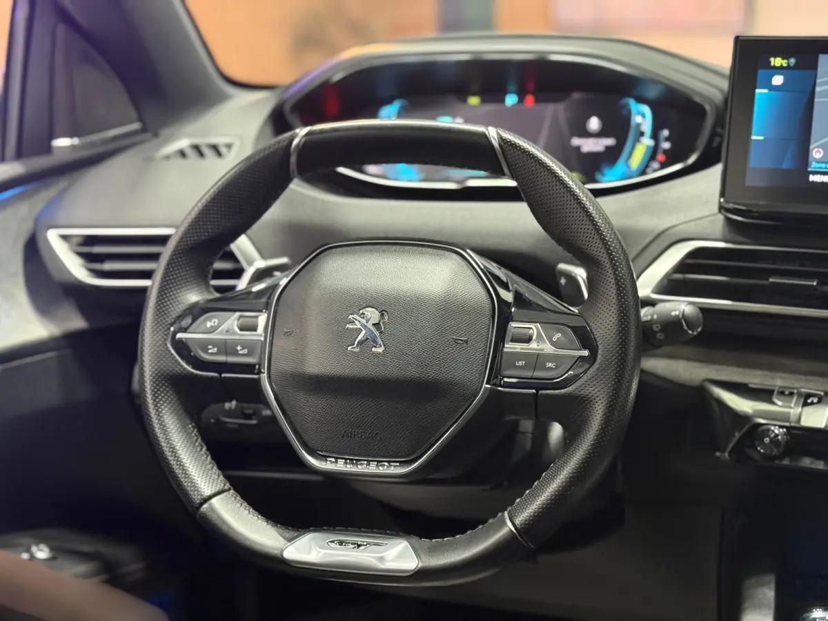 HYBRID 225 PK GT Pack EAT8 | i-Cockpit | Navi | Apple CarPlay | 360° Camera | ACC | Leder/Alcantara