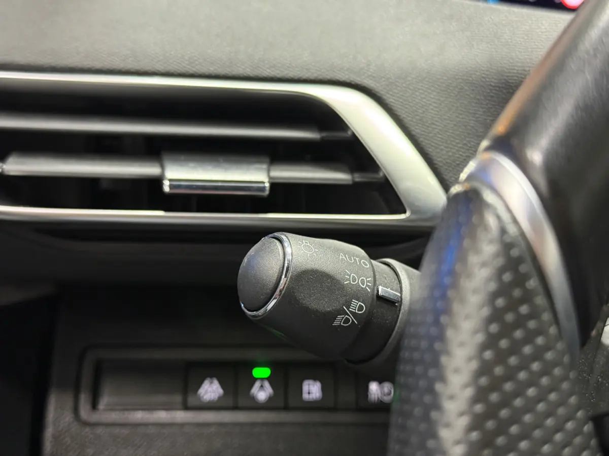 HYBRID 225 PK GT Pack EAT8 | i-Cockpit | Navi | Apple CarPlay | 360° Camera | ACC | Leder/Alcantara