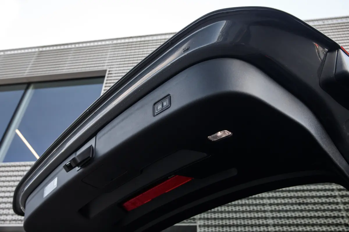 SQ6 quattro 360 kW | Luchtvering | Panoramadak | Trekhaak | Bang & Olufsen |