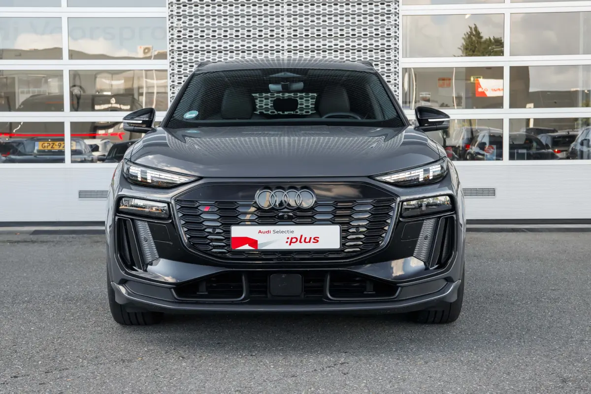 SQ6 quattro 360 kW | Luchtvering | Panoramadak | Trekhaak | Bang & Olufsen |
