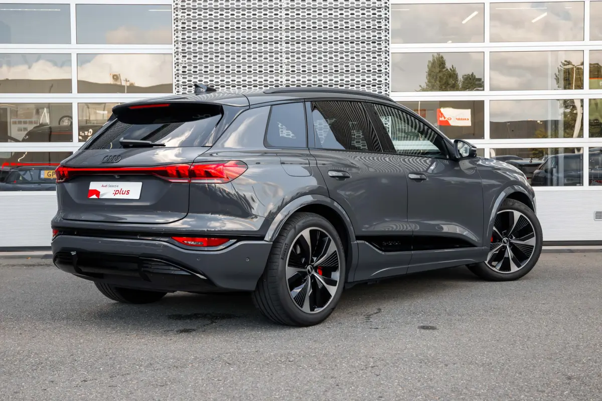 SQ6 quattro 360 kW | Luchtvering | Panoramadak | Trekhaak | Bang & Olufsen |